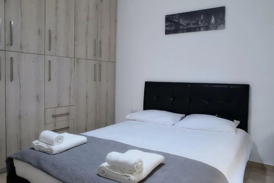 Chris'S Holiday Apt - 圣纳帕 0*,