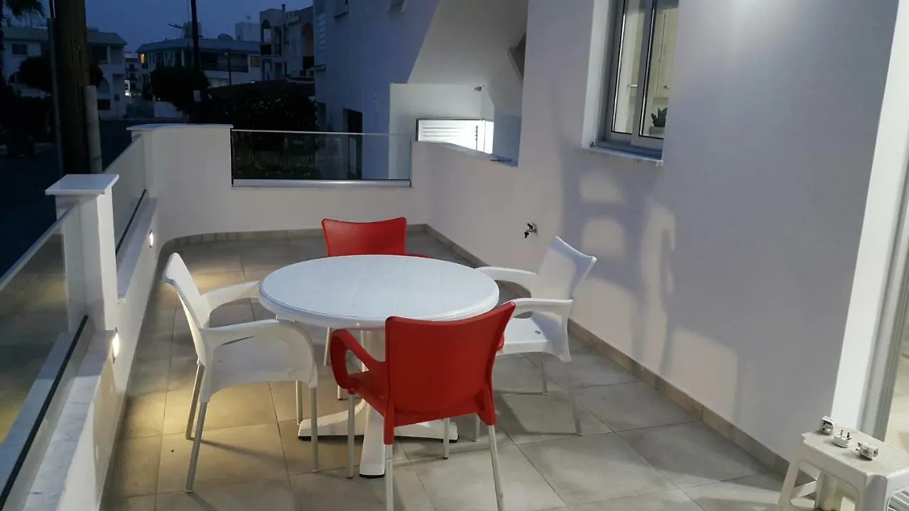 Chris'S Holiday Apt - Ajía Nápa Ciprus