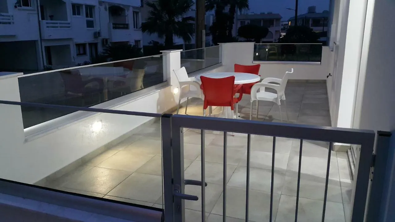 Chris'S Holiday Apt - Ajía Nápa