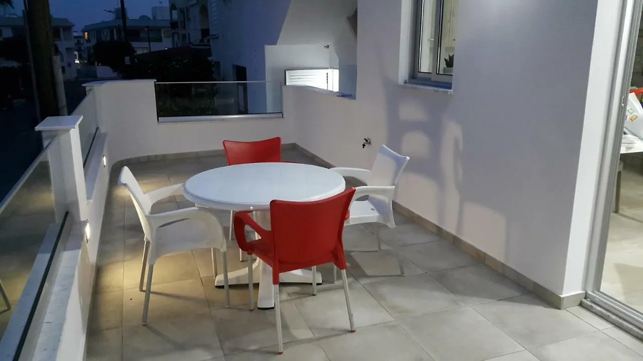 Chris'S Holiday Apt - Ajía Nápa